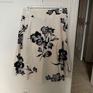 Women’s Large Gap skirt!